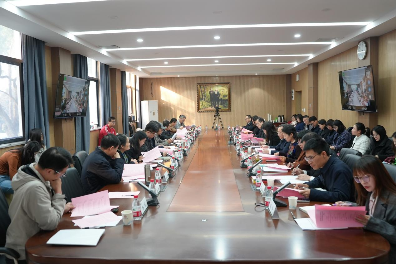 教育部大中小学课程教材研究重大项目、国家教材建设重点研究基地重点项目开题论证会在赌大小技巧
举办